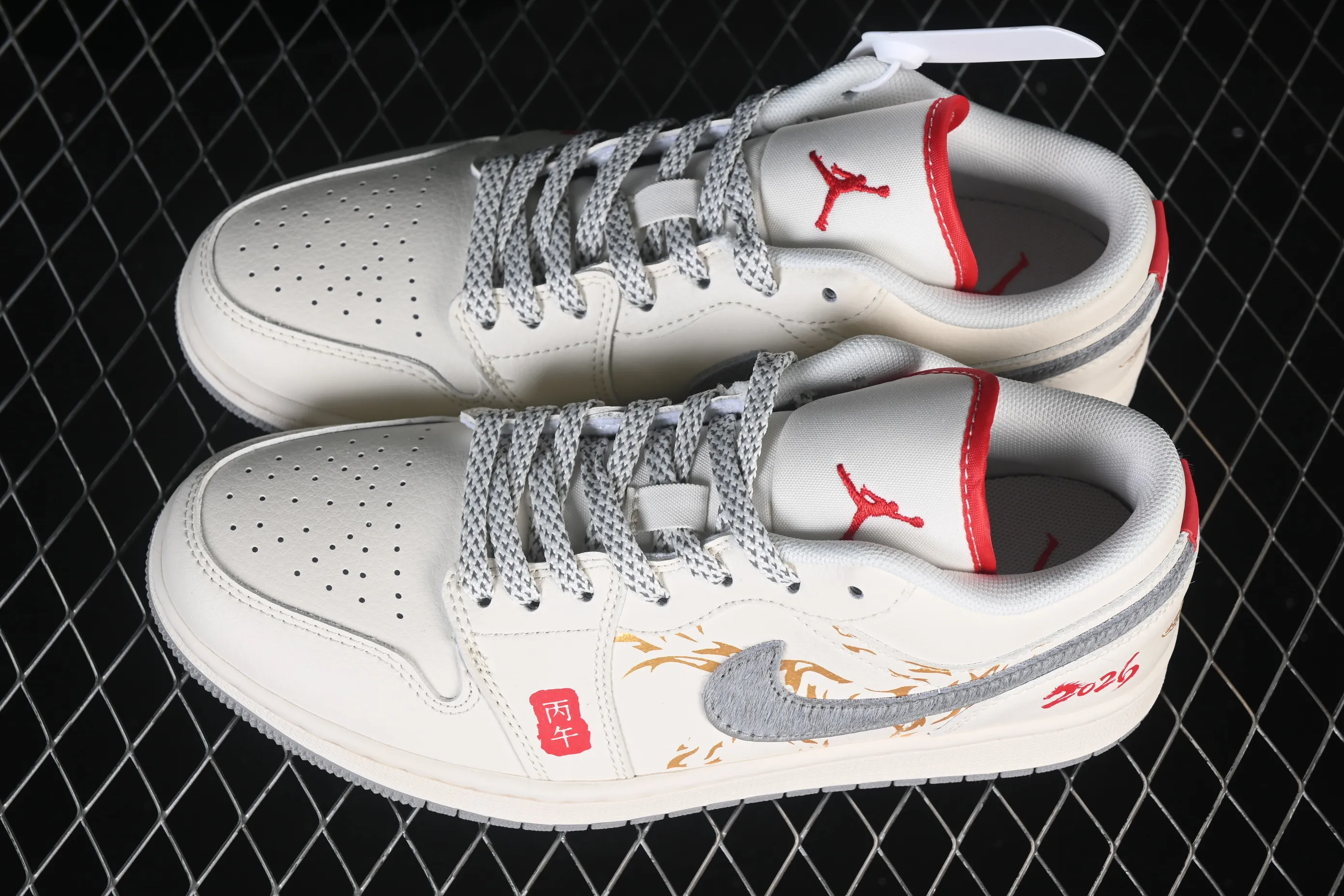 All categories Air Jordan Jordan series basketball shoes Air Jordan 1 Low High-end customized low-top sneakers Air Jordan 1 Low AJ1 Joe 1 Year of the Horse limited edition National style gilding High-end customized low-top retro basketball shoes HT5088-642